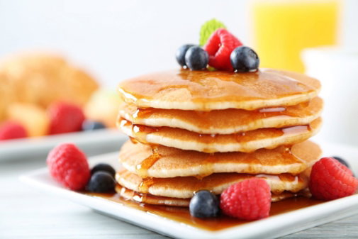 hot-cakes-esponjosos-estilo-americano-jpg-2000-e4f6d8f32b9d43f7abffb65ee93affb8.jpg